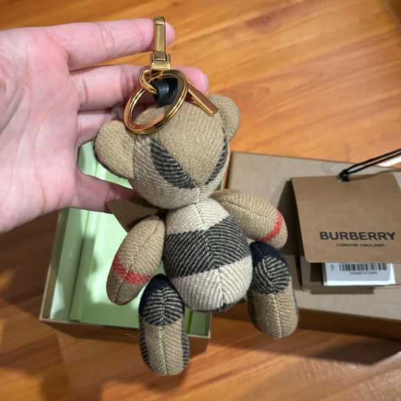 BURBERRY Beige Thomas Bow Tie Keychain - Picture 3 of 4